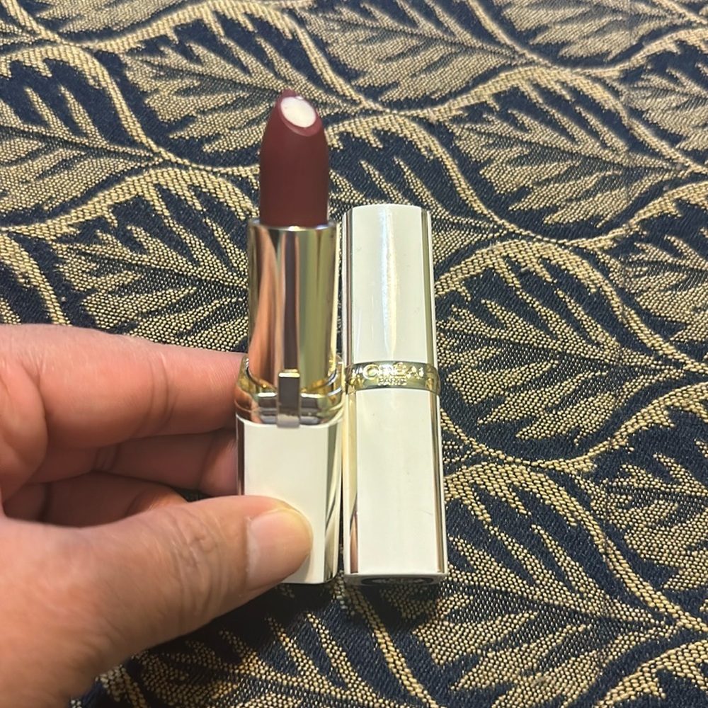(2) L’Oréal Paris Lipstick - Rich Chestnut